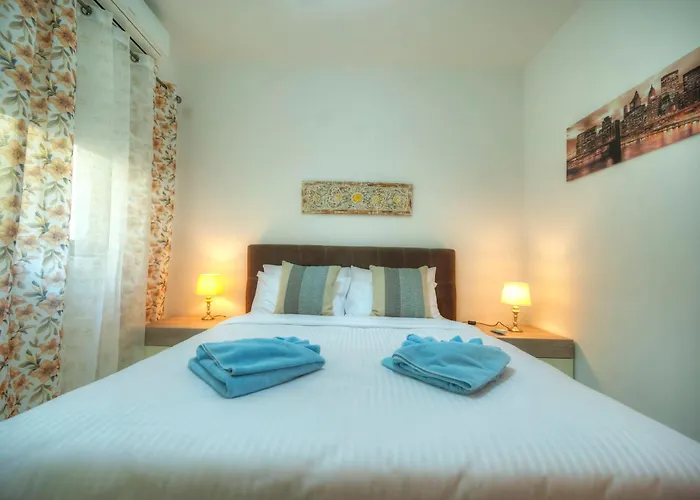 Modern, Large 3Bedroom, Spectacular Views Goslm-9