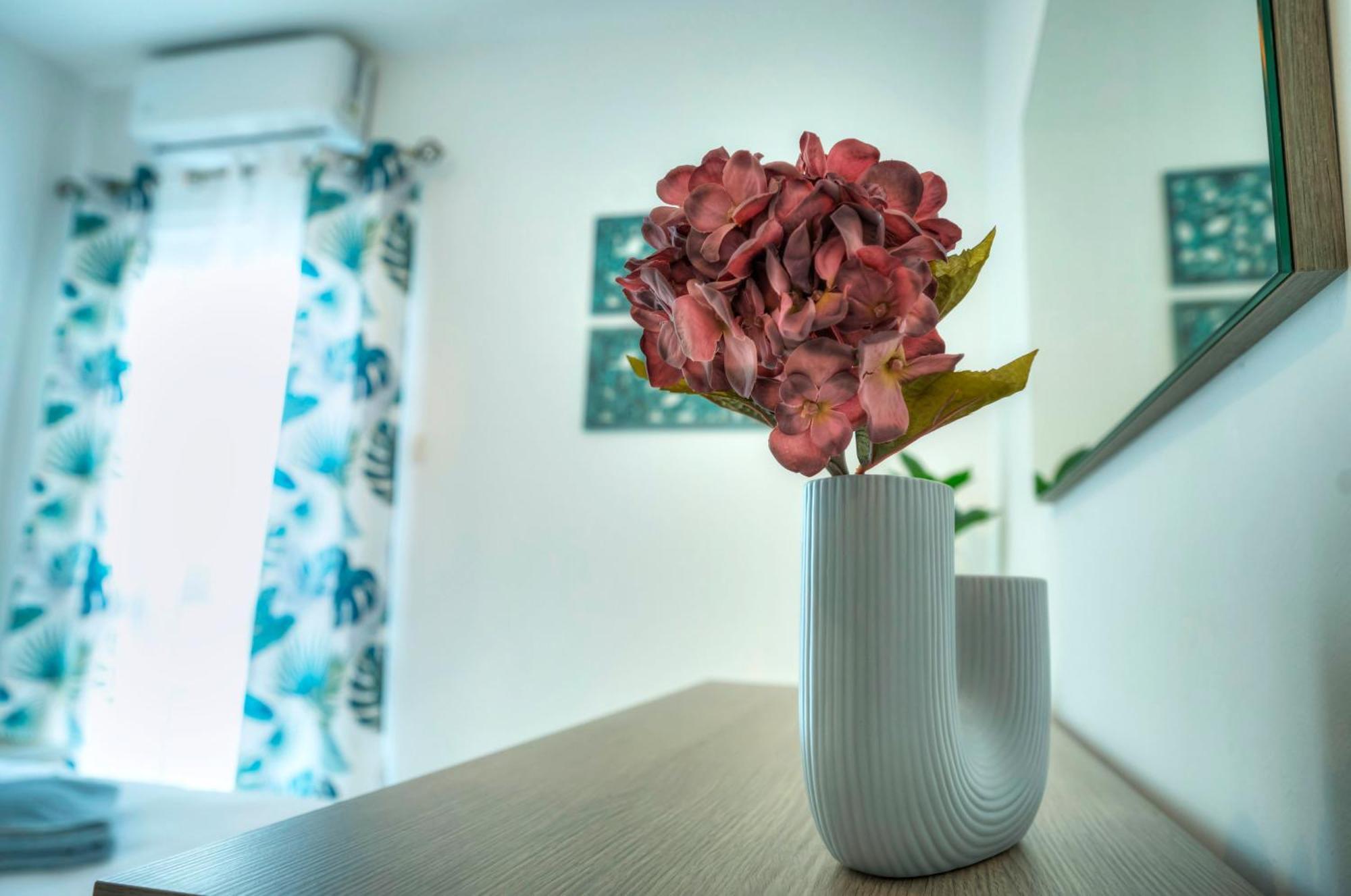 Modern, Large 3bedroom, Spectacular Views Goslm-9 Sliema