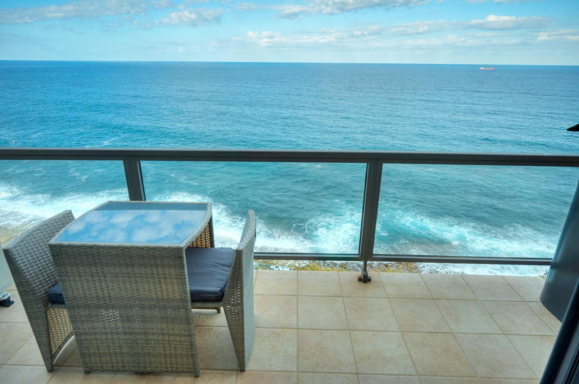 Modern, Large 3bedroom, Spectacular Views Goslm-9 * Sliema