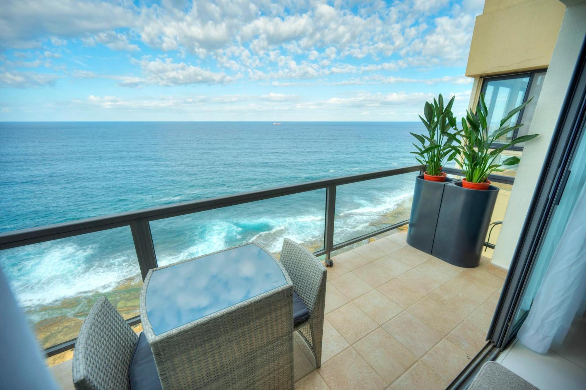 Modern, Large 3bedroom, Spectacular Views Goslm-9 Apartment Sliema